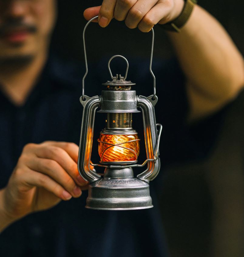 MEMORY Mini Kerosene Hurricane Lantern