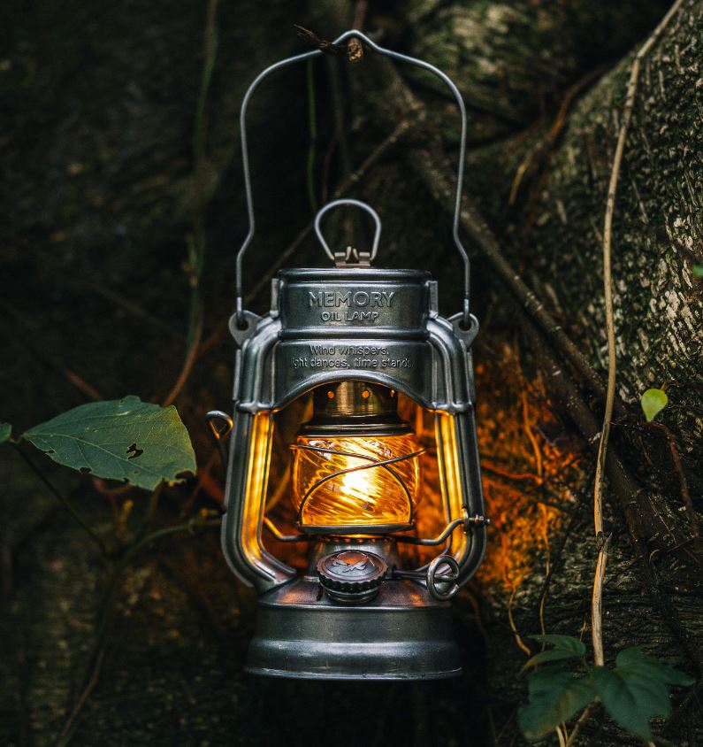 MEMORY Mini Kerosene Hurricane Lantern